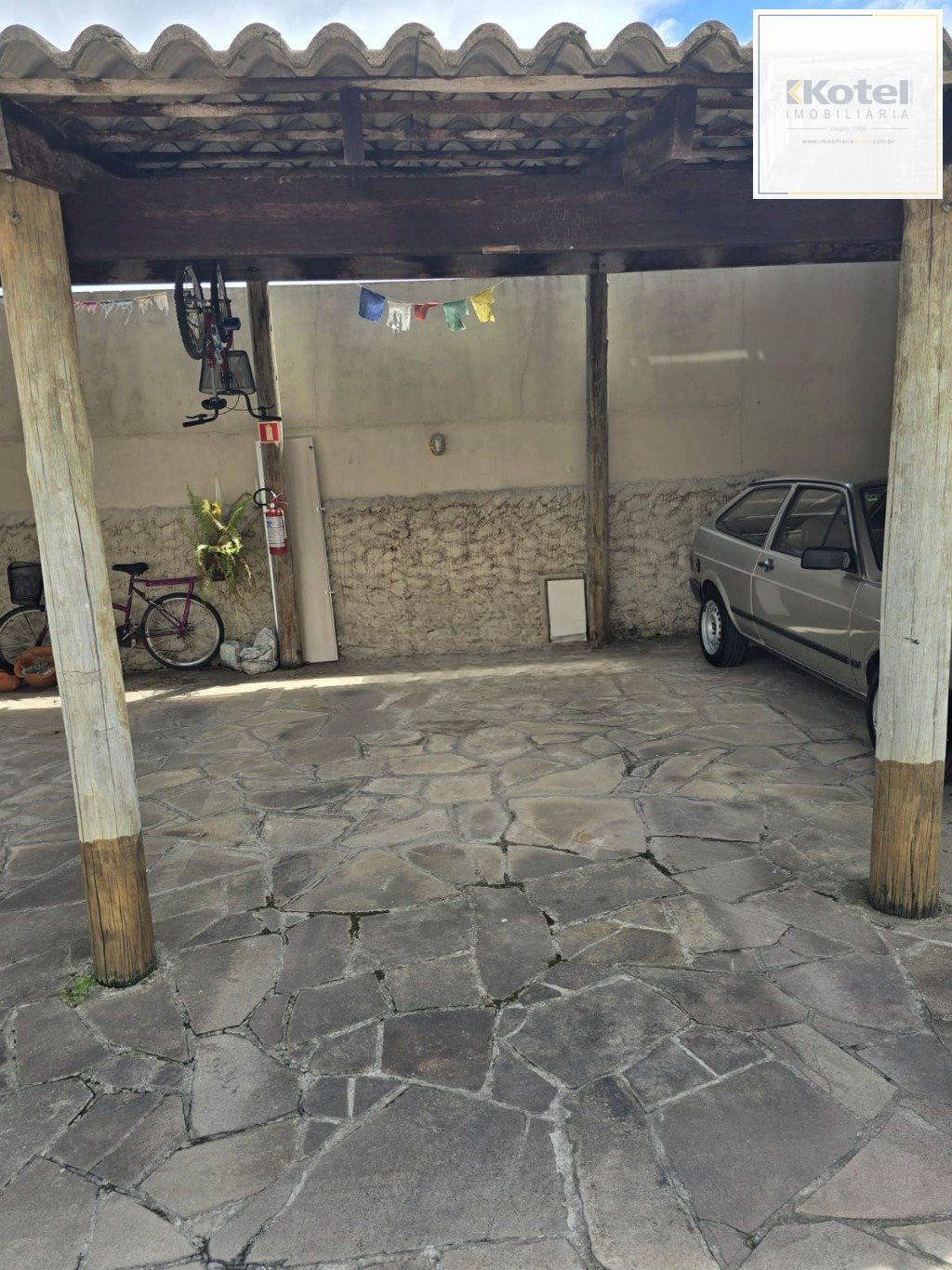 Casa de 3 dormitórios com  uma vaga de garagem no bairro Niterói Canoas.
