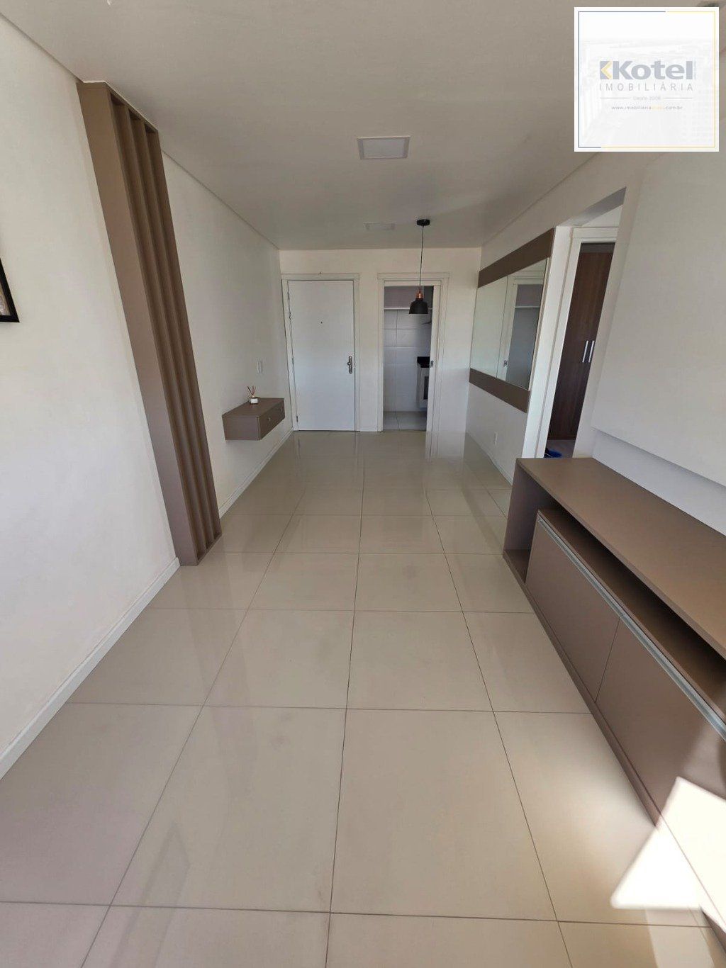 Apartamento semi mobiliado de 2 quartos, elevador e vaga no bairro Partenon.