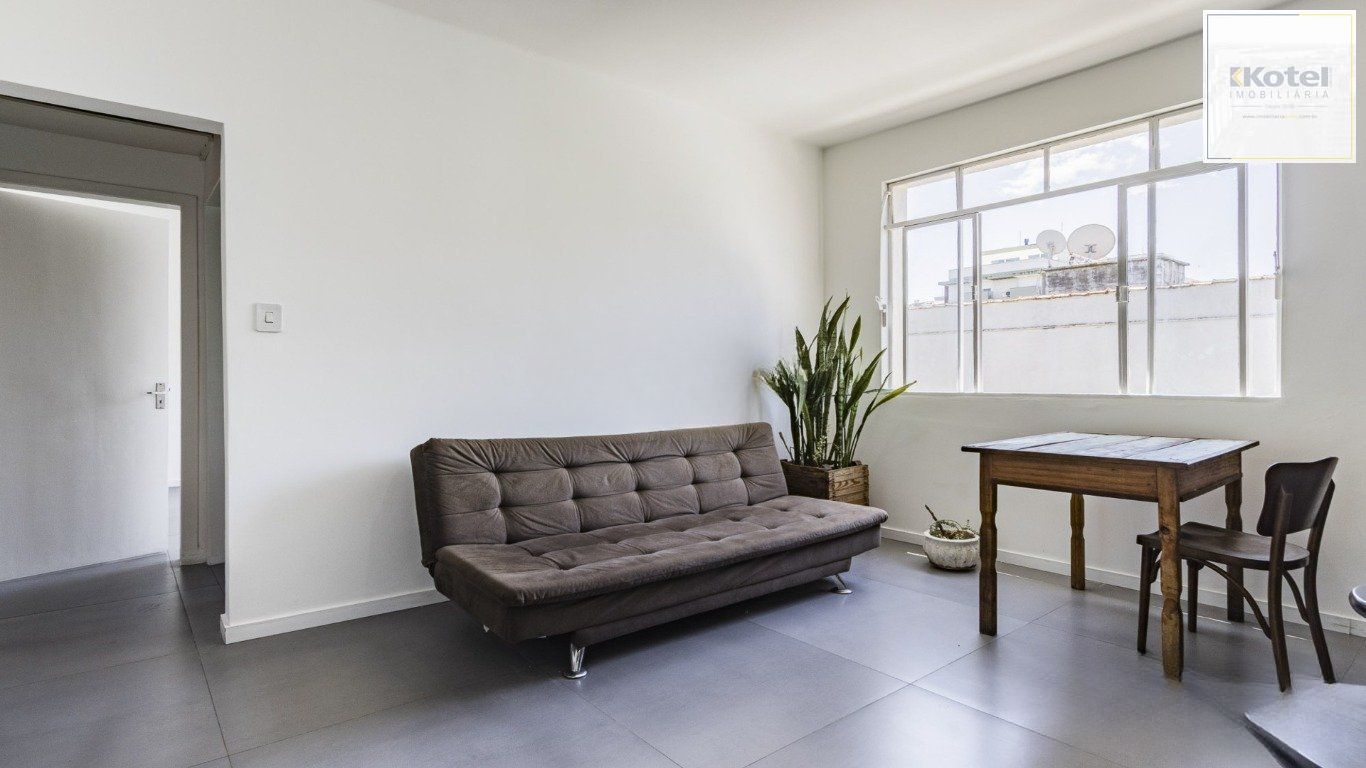 Apartamento de 1 dormitório no bairro Menino Deus em Porto Alegre.