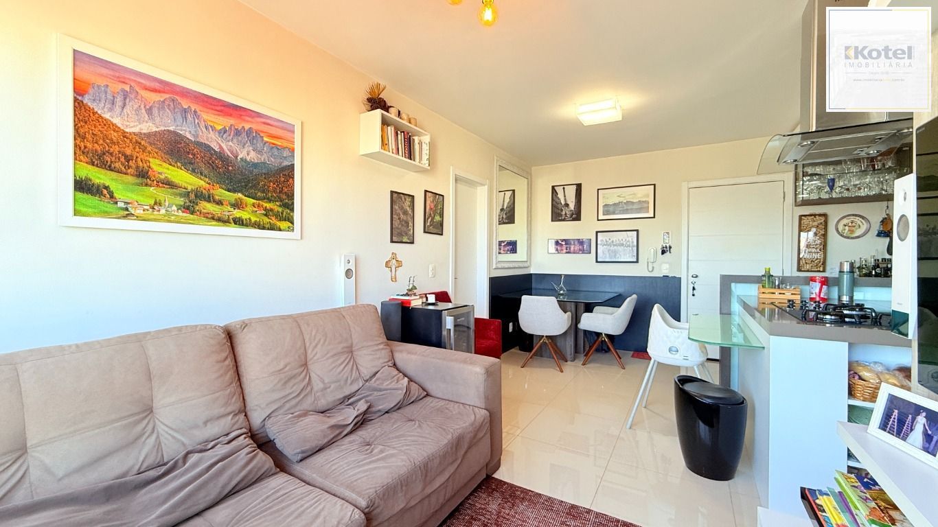 Apartamento 2 dormitórios, 1 vaga, elevador na Rua General Lima e Silva.