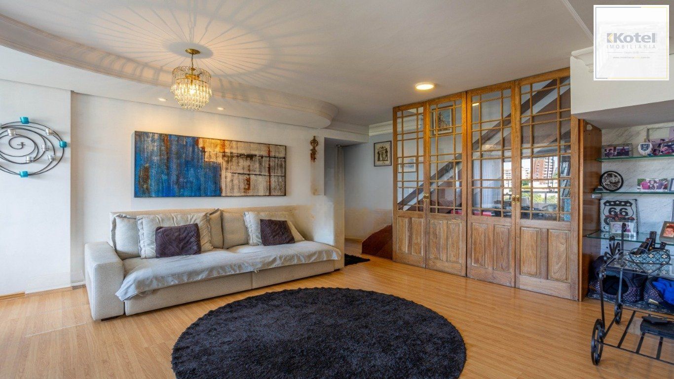 Cobertura com 3 Quartos, 1 suíte, 2 vagas e 211m²  no Petrópolis. — foto 4