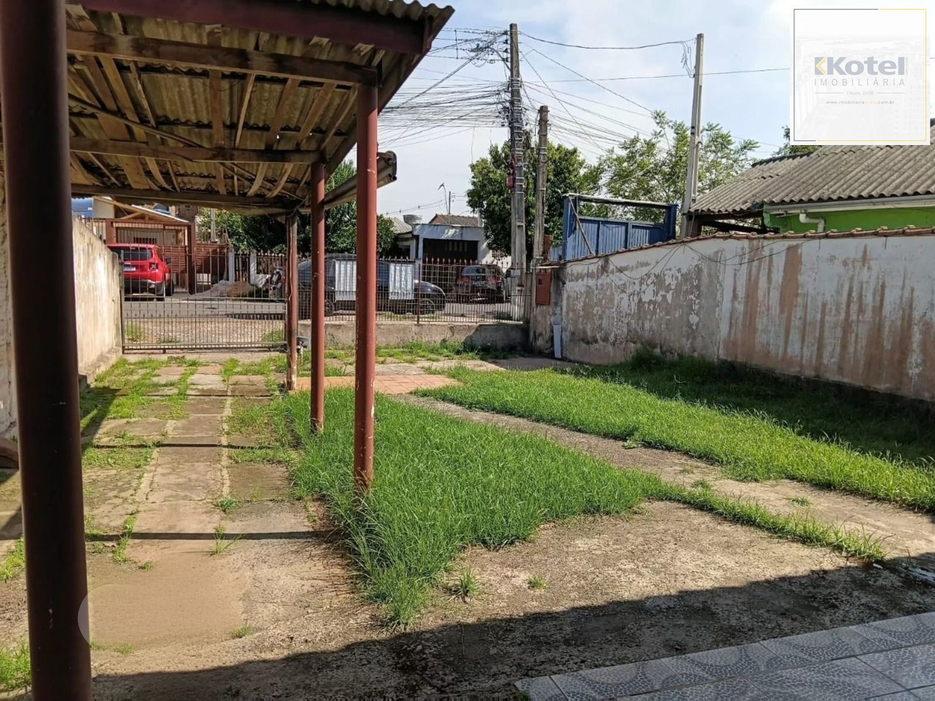 Casa de 3 dormitórios e 2 vagas de garagem em Canoas.