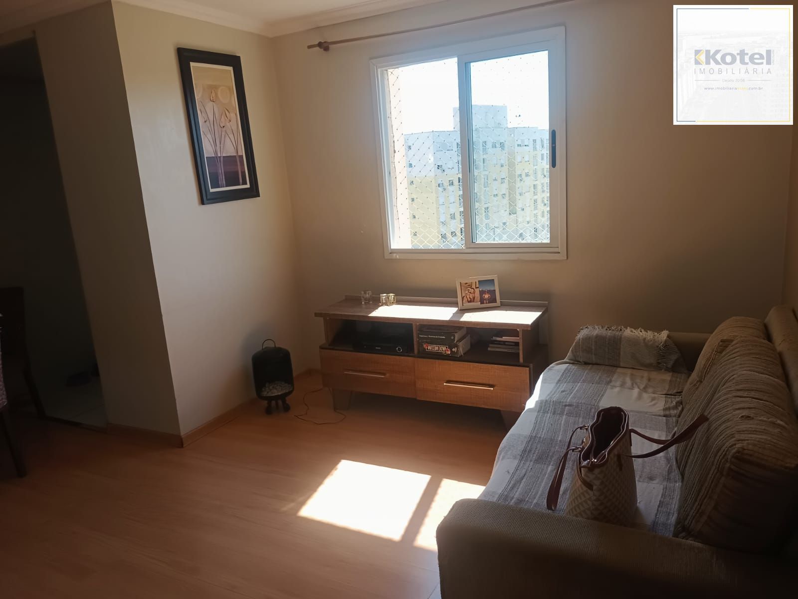 Apartamento com 2 dormitórios, elevador e 2 vagas de garagem em cachoeirinha.