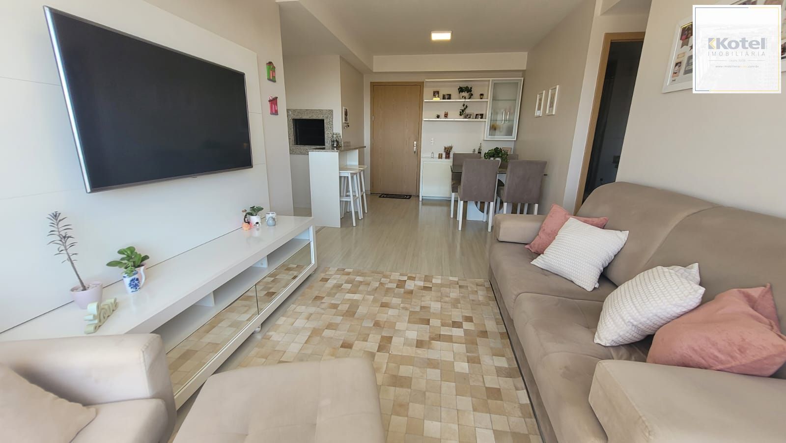 Apartamento mobiliado de 2 quartos, elevador e 1 vaga no bairro Jardim Lindóia
