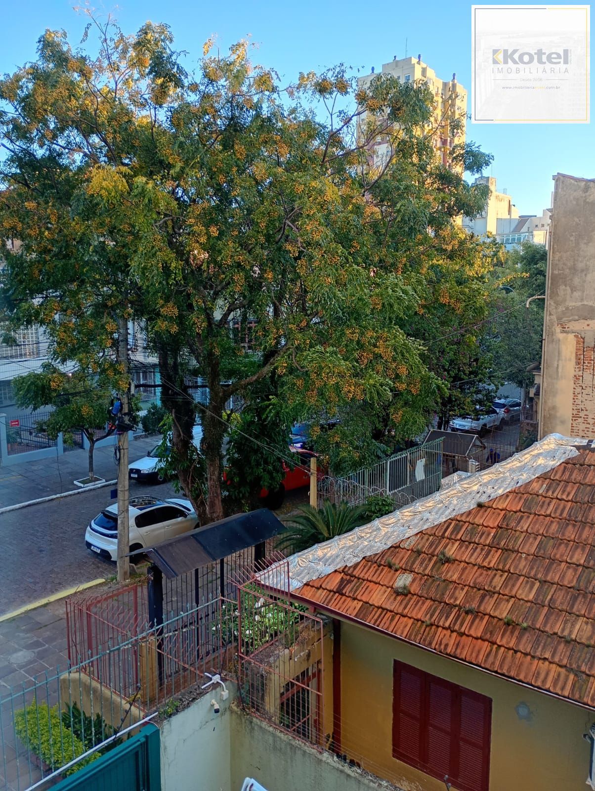 Apartamento com 2 dormitórios e 1 vaga de garagem e elevador no Bairro Floresta — foto 5