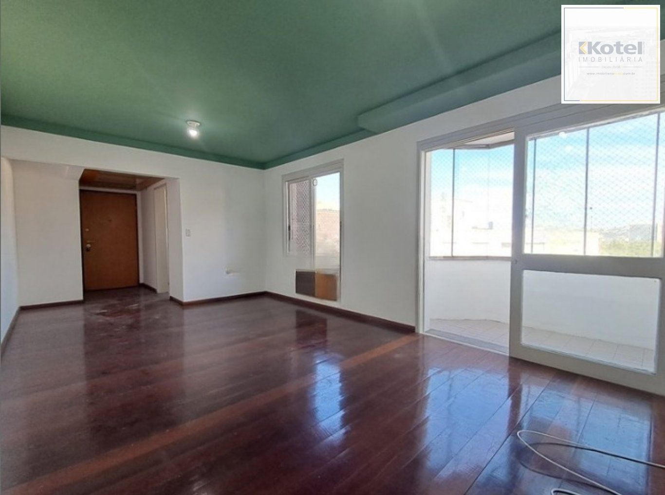 Apartamento com 2 quartos e 1 vaga à venda em Centro Histórico.
