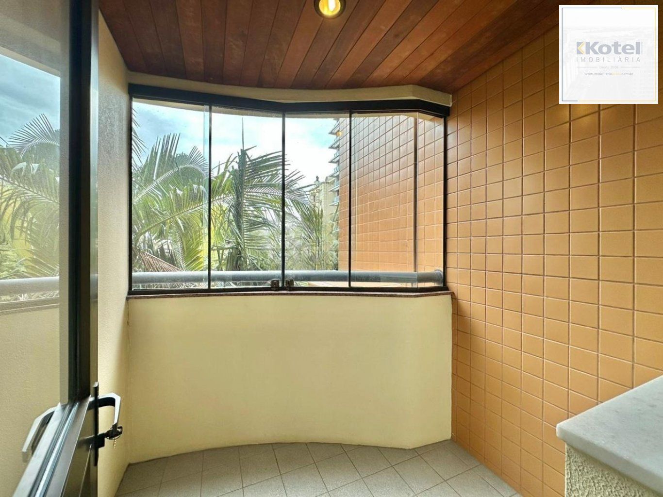 Apartamento com 3 quartos, vaga e elevador no Bairro Menino Deus