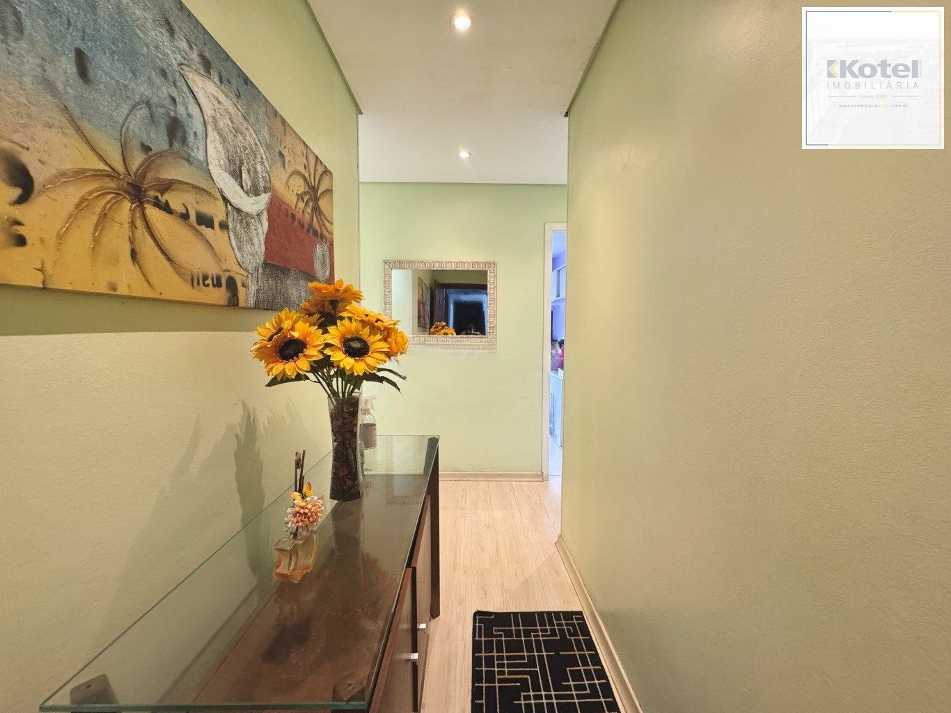 Apartamento com  2 dormitórios e com 1 vaga de garagem em Canoas.