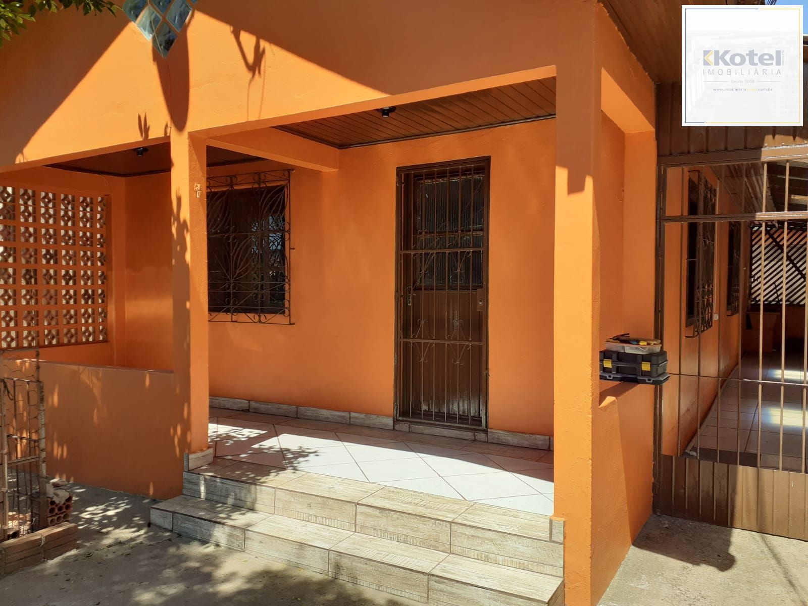 Duas Casas no Mesmo Terreno com 169m² e Entradas Independentes — foto 2