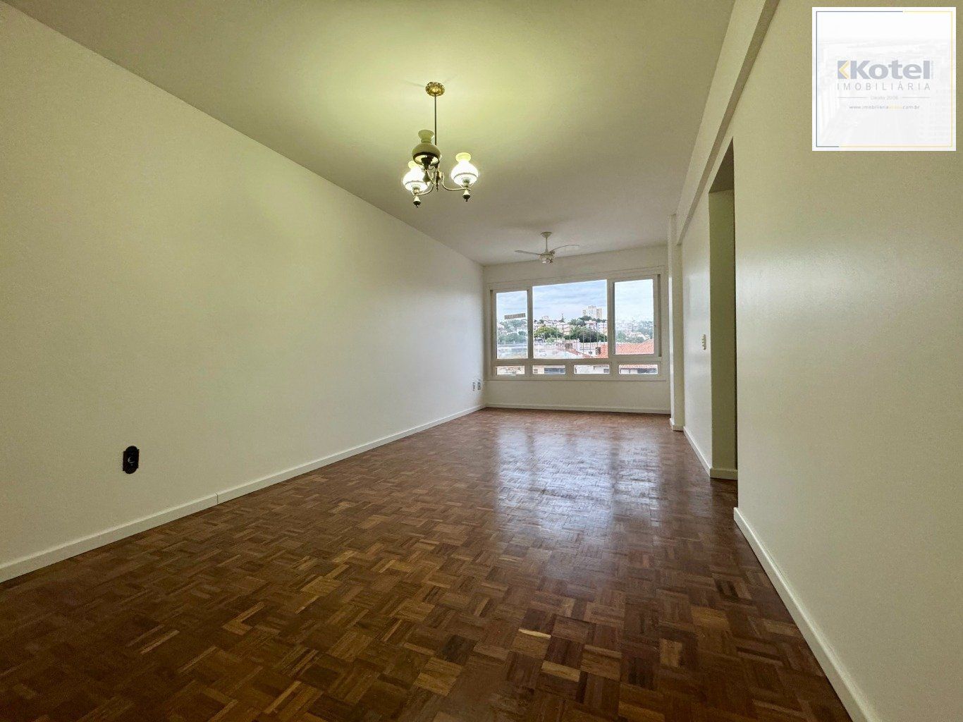 Apartamento com 2 dormitórios, dependência e 1 vaga no Bairro Menino Deus — foto 3