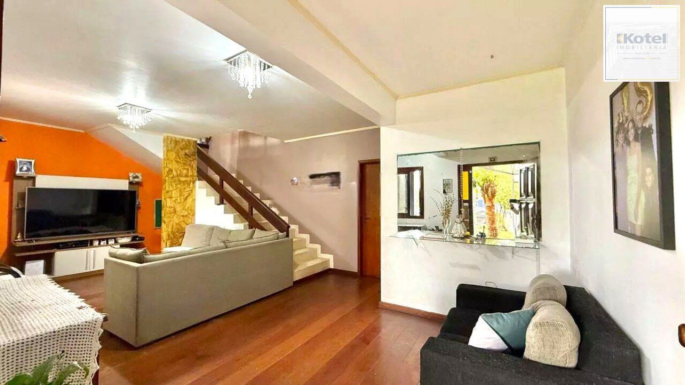 Casa de 3 dormitórios e  com 3 vagas de garagem no bairro City em Cachoeirinha.