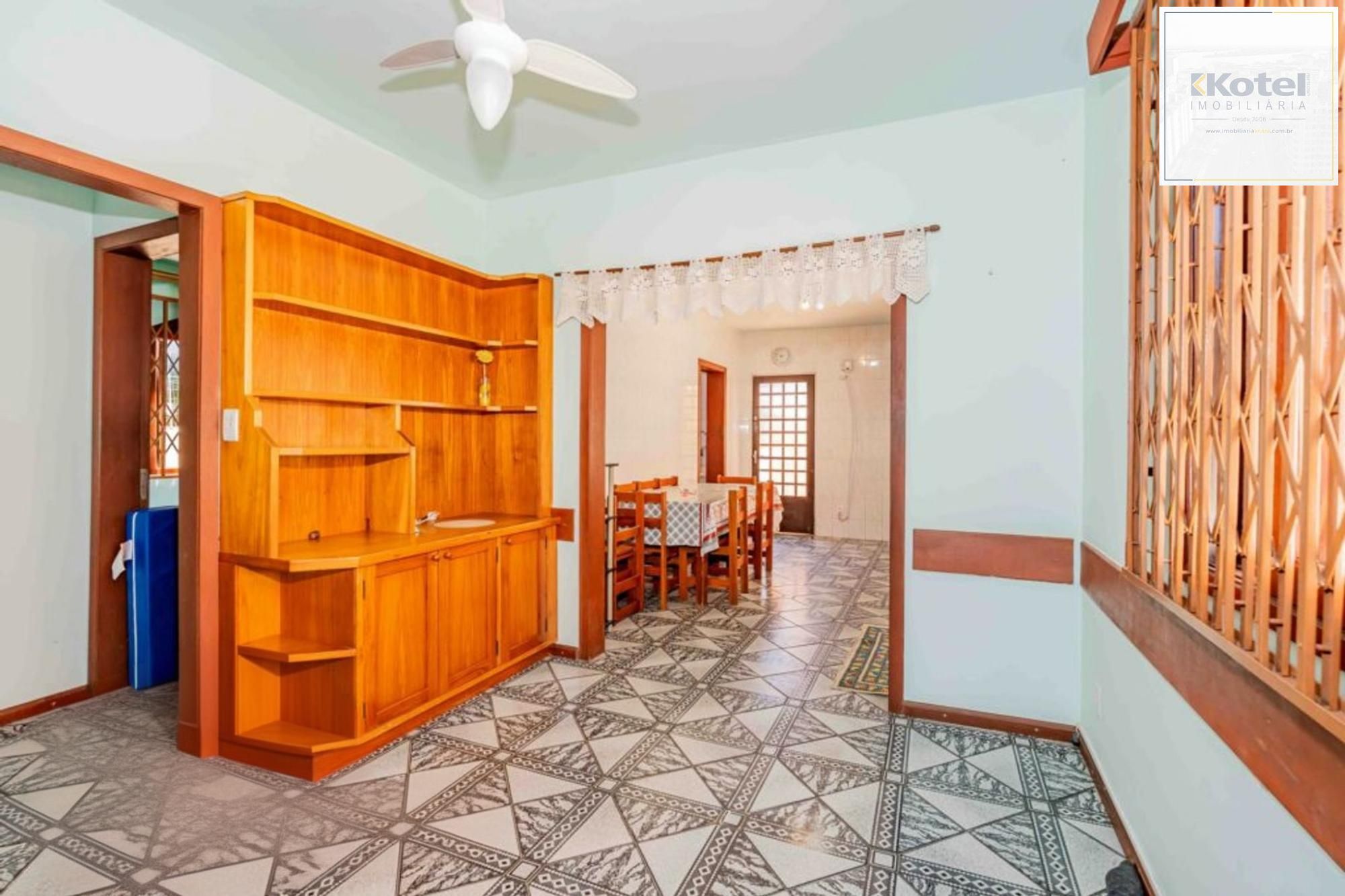 Casa de 2 quartos, 2 banheiros,pátio,churrasqueira, 7 vagas no bairro Guarujá. — foto 2