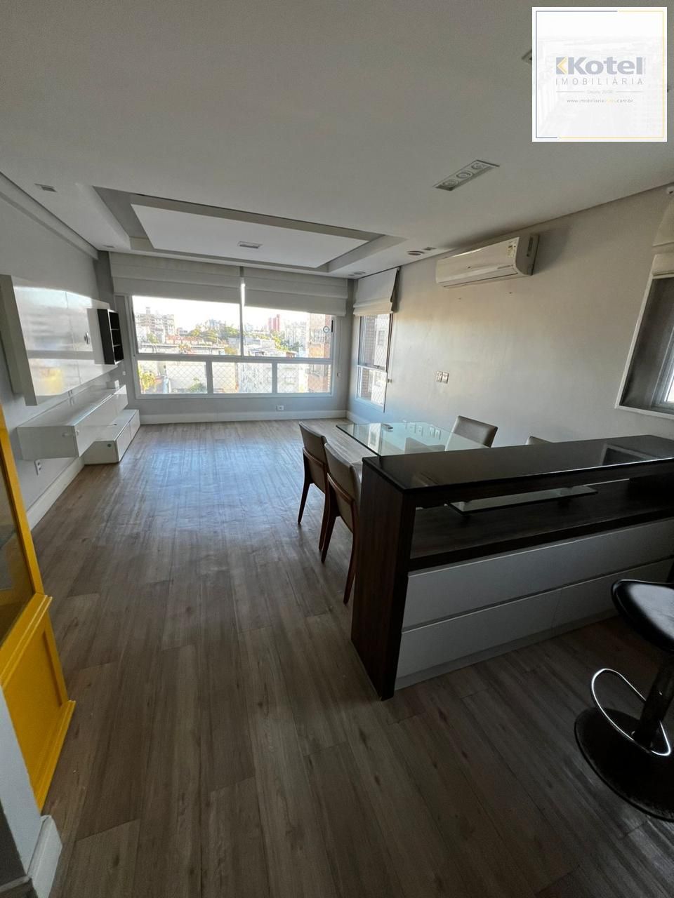Apartamento de 2 dormitórios, elevador e duas vagas de garagem em Porto Alegre. — foto 5