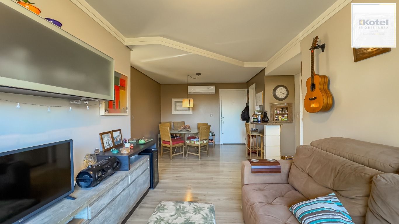 Apartamento de 2 dormitórios, 1 vaga dupla e elevador no bairro Santa Cecília