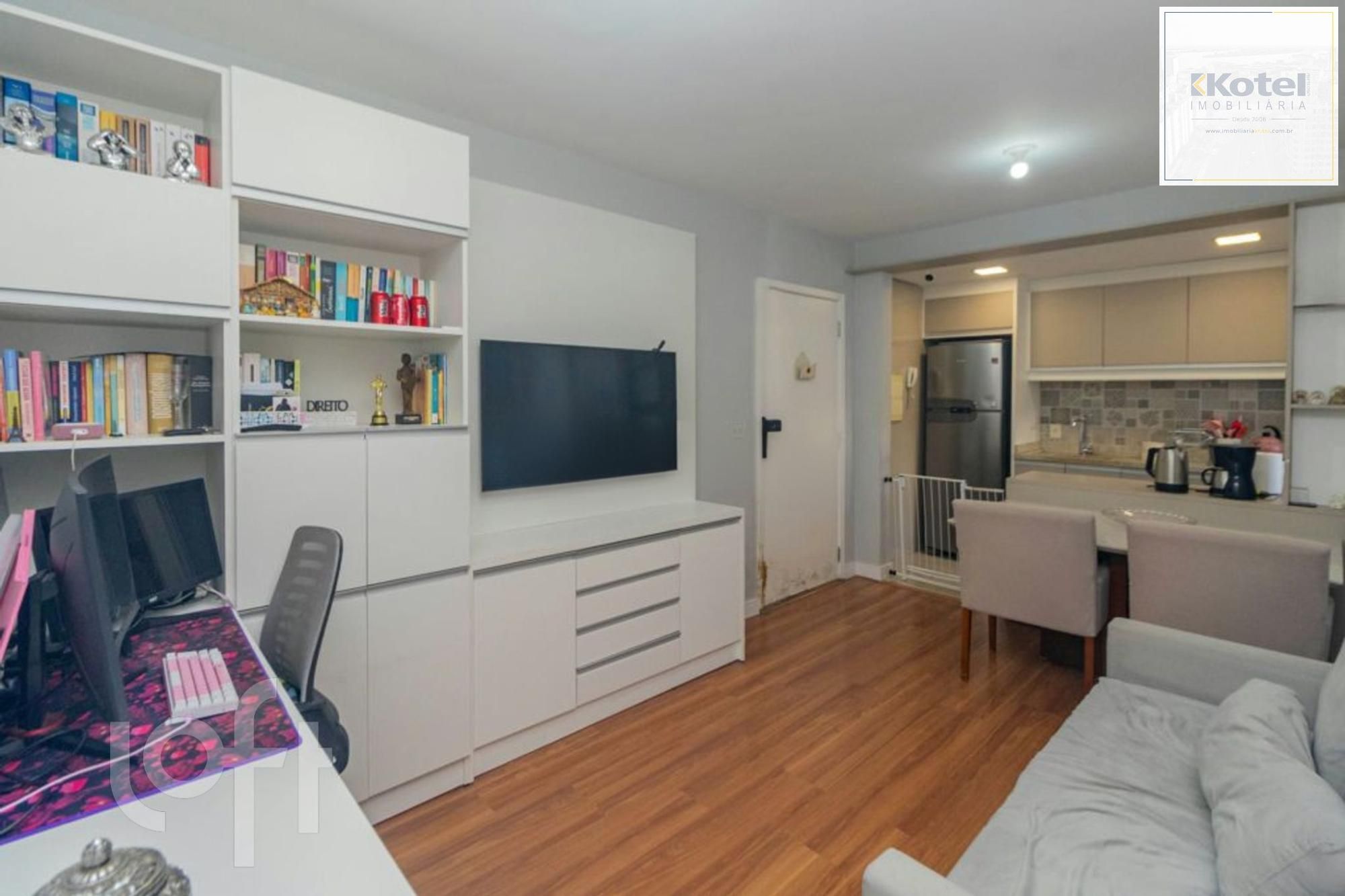 Apartamento 2 Dormitórios com Vaga e Piscina no Cristal em Porto Alegre — foto 5