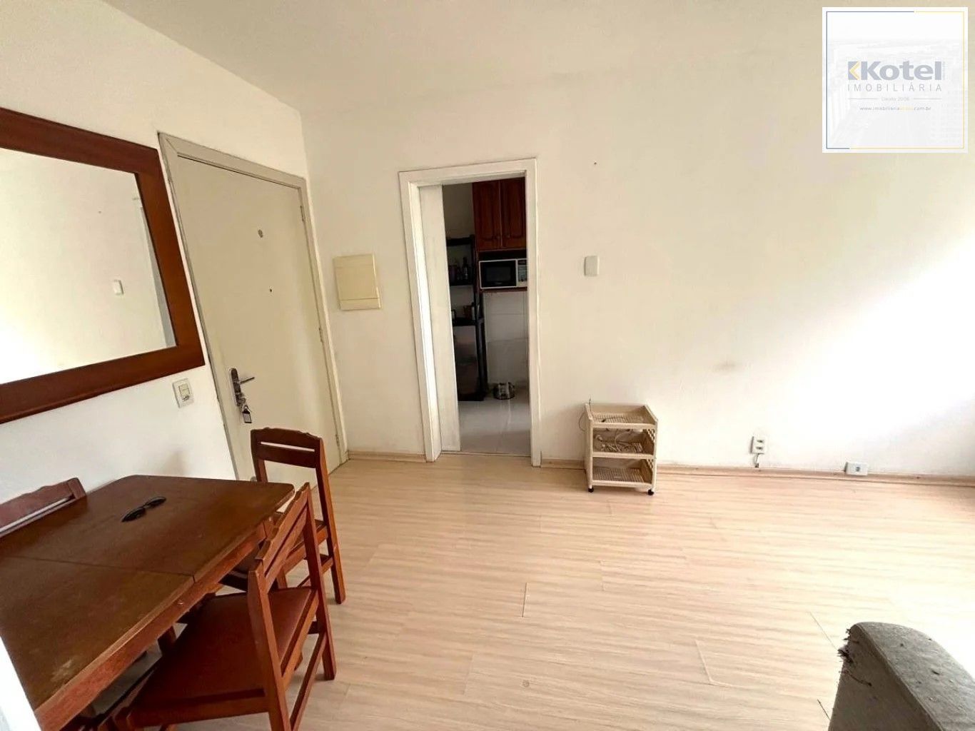 Apartamento com 1 quarto, mobiliado e sol da manha no bairro Morro Santana
