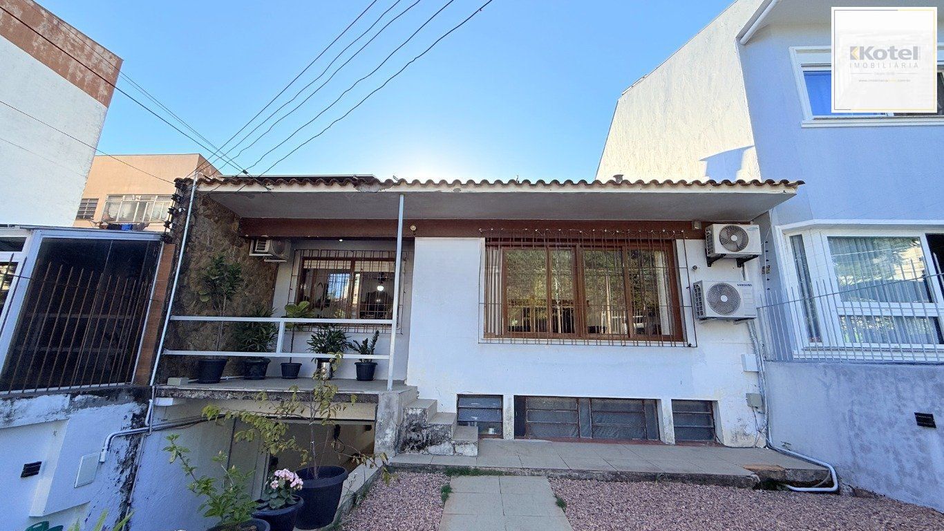 Casa com 4 quartos, vaga coberta, piscina e pátio no bairro Cristo Redentor