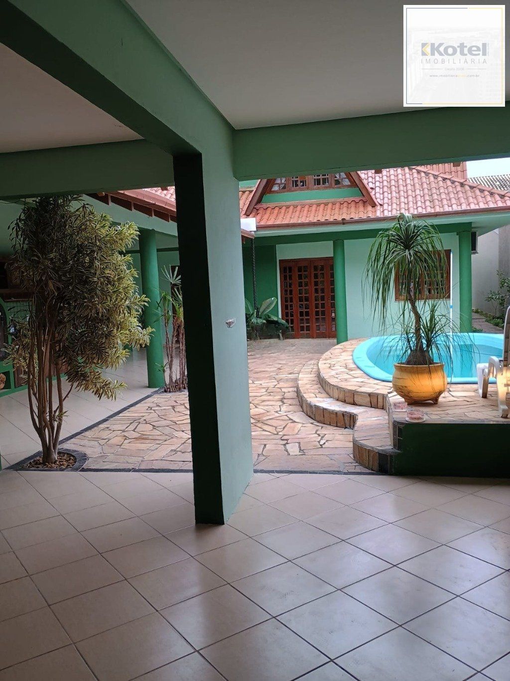 Casa semi mobiliada de  3 quartos, 2 vagas de garagem em Canoas.