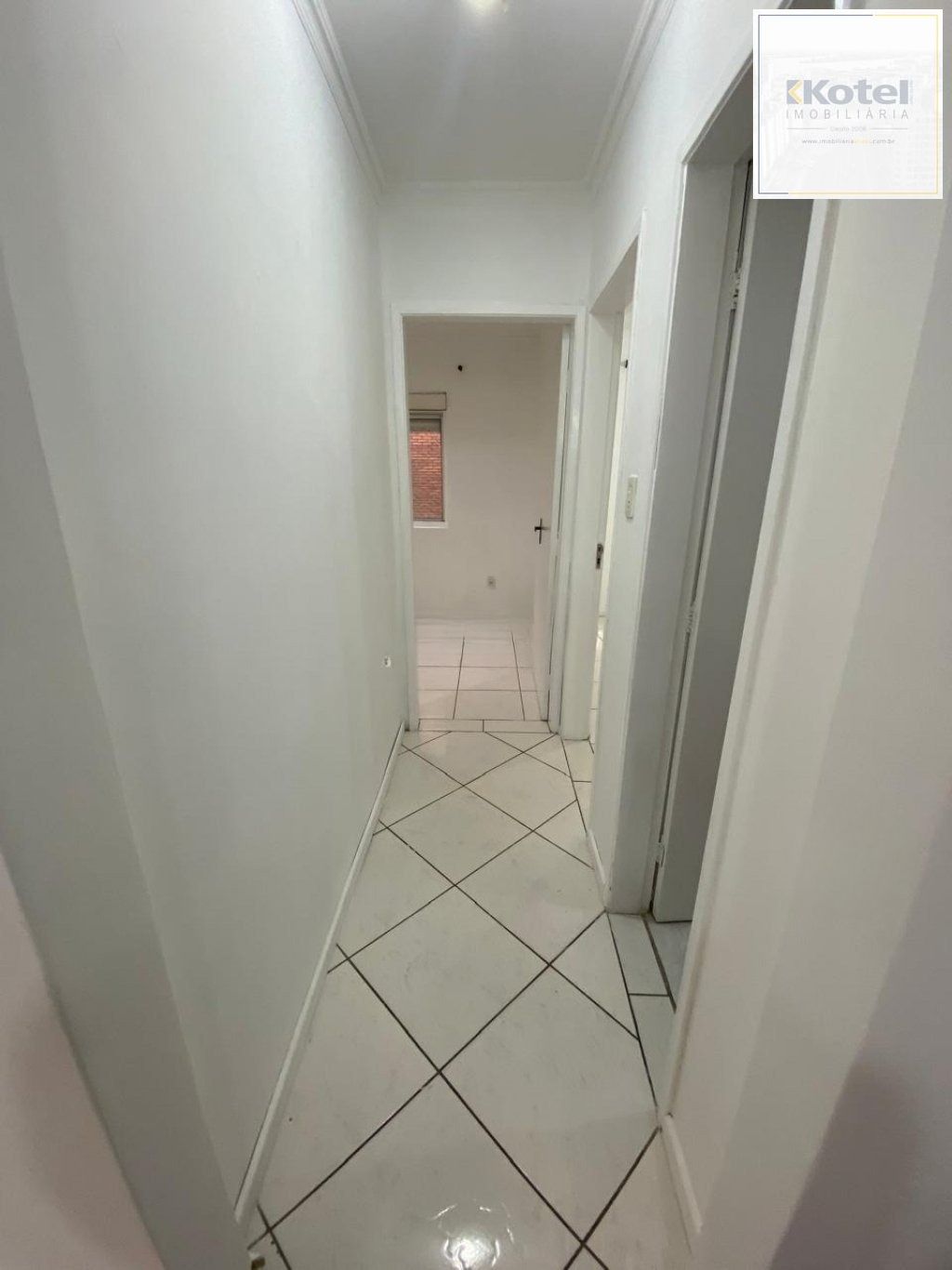 Apartamento de 2 dormitórios e duas vagas de garagem em Canoas.