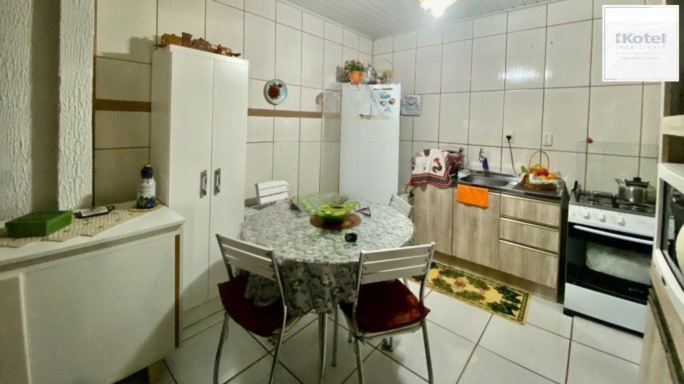 Casa de 2 dormitórios e 2 vagas de garagem em Canoas.