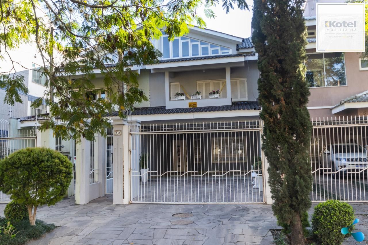 Casa com 4 dormitórios, pátio e piscina no Bairro Jardim Itu