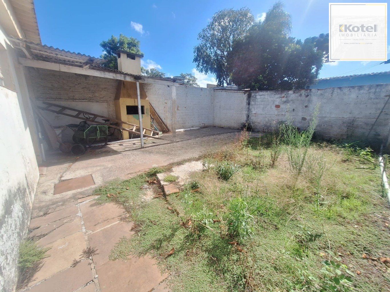 Casa de 2 dormitórios e 2 vagas de garagem em Canoas.