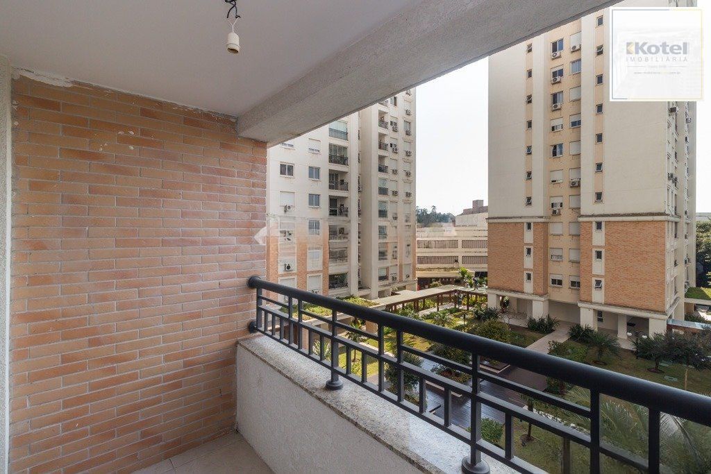 Apartamento com 3 dormitórios, 1 suíte, 1 vaga e elevador no Passo da Areia