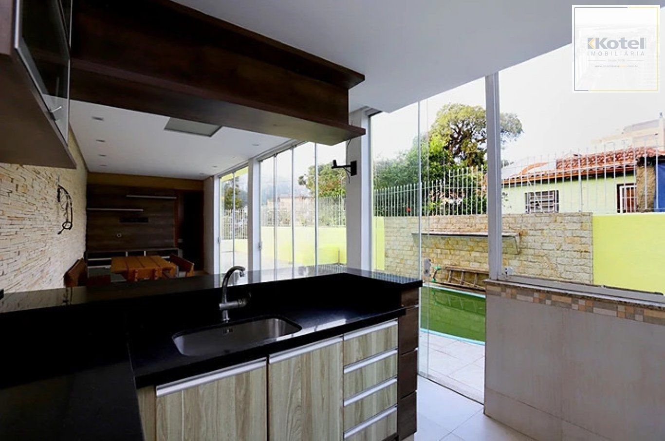 Casa com pátio, piscina e churrasqueira, no Bairro Nonoai — foto 5