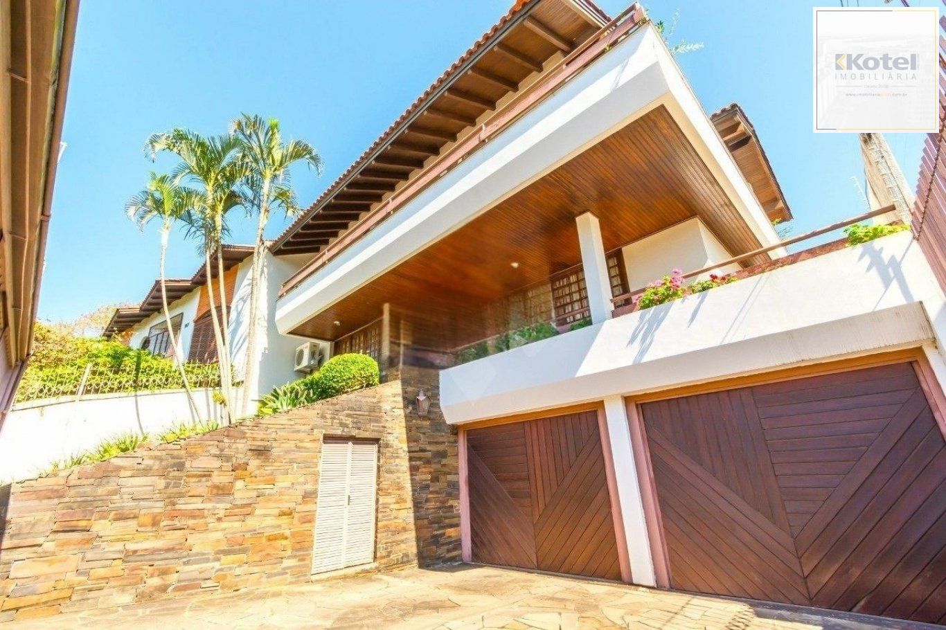 Casa com 4 dormitórios, 1 suíte, 4 vagas, piscina no bairro Três Figueiras. — foto 3