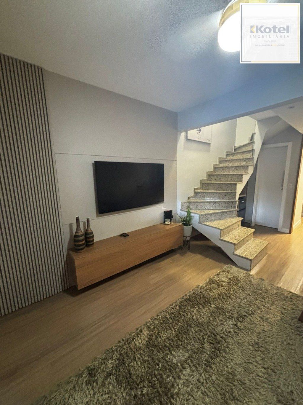 Casa com 2 dormitórios e 2 vagas de garagem em Canoas.