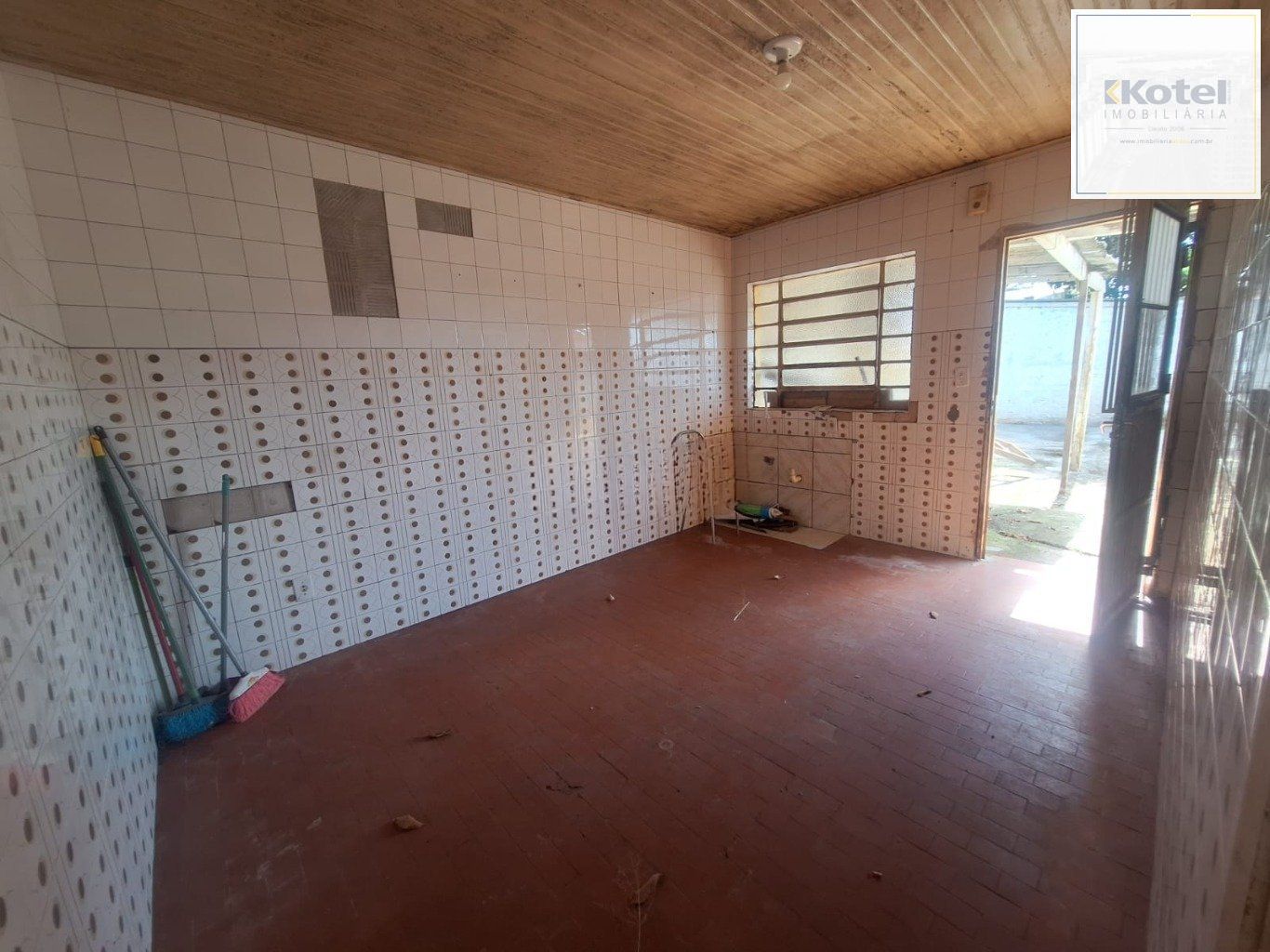 Casa de 2 dormitórios e 2 vagas de garagem em Canoas.