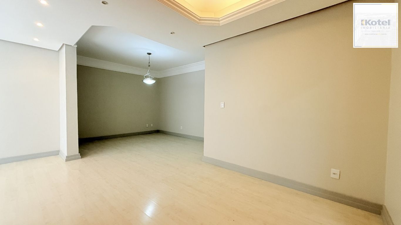 Apartamento de 3 dormitórios,1 suíte, 1 vaga, elevador no bairro Jardim Lindóia