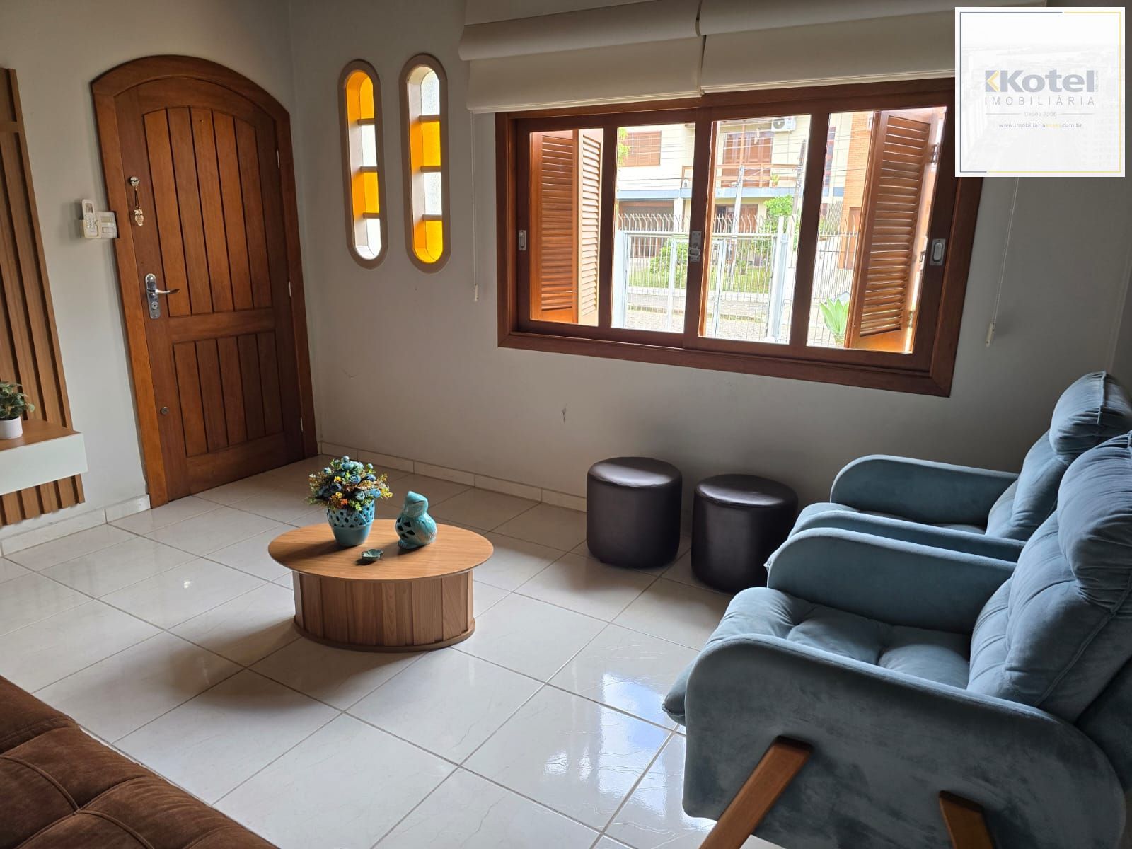 Casa térrea, 3 dormitórios e 4 vagas cobertos no Sarandi. — foto 2