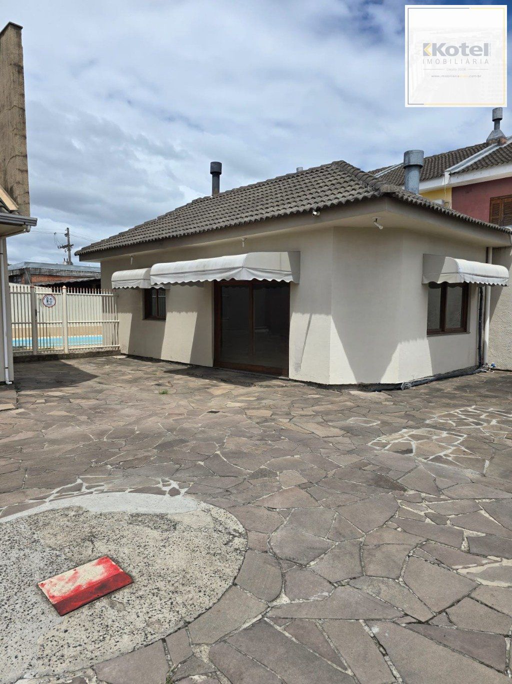 Casa de 3 dormitórios com  uma vaga de garagem no bairro Niterói Canoas.