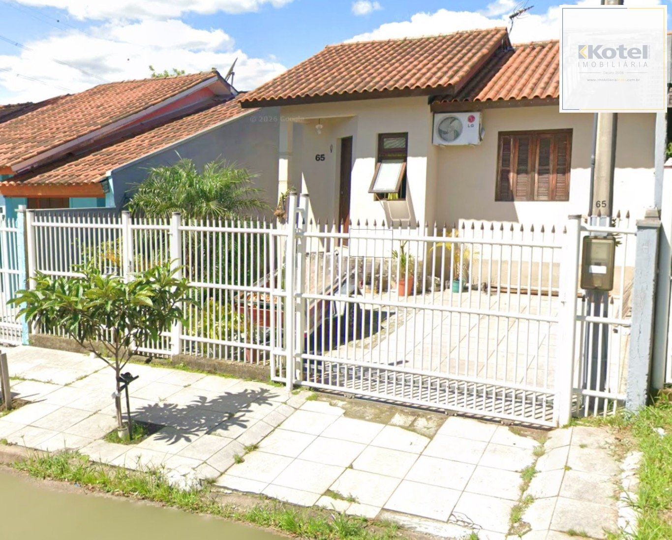 Casa de 2 dormitórios e 1 vaga de garagem em Canoas.