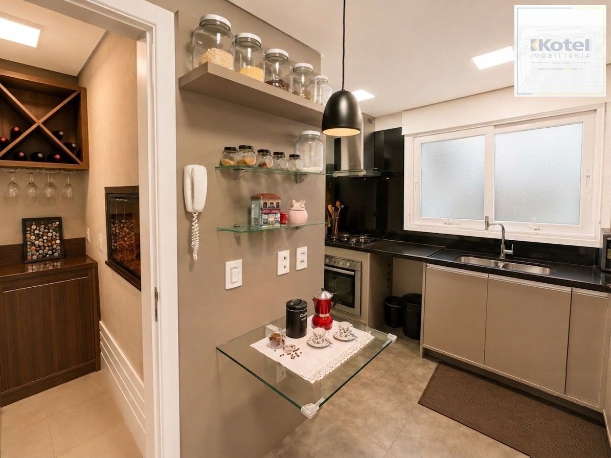 Apartamento com 3 quartos, 3 suítes e 128m² à venda em Menino Deus.
