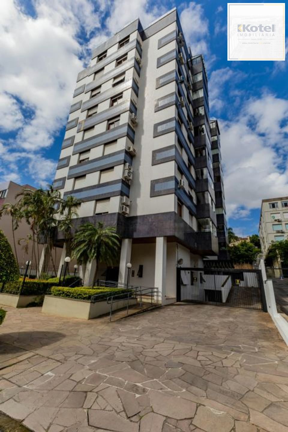 Apartamento com 3 quartos, 1 suíte, 3 vagas e elevador no Bairro São João.