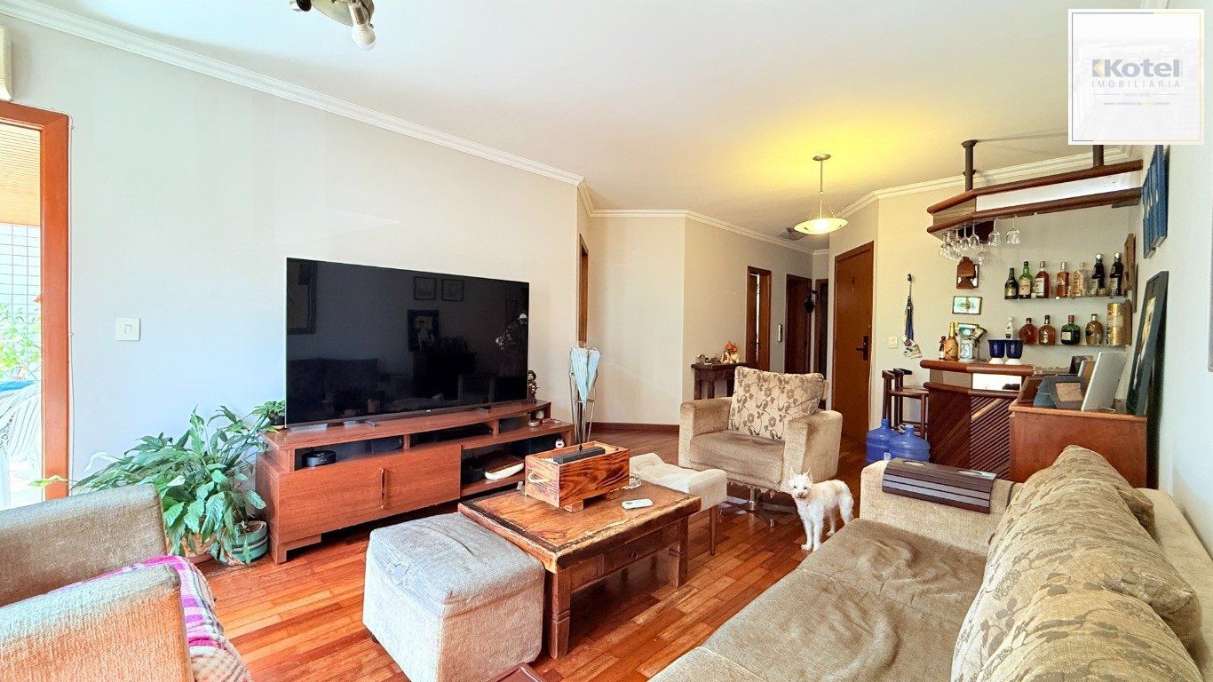 Apartamento com 3 dormitórios, 1 suíte e 268m² à venda em Higienópolis.