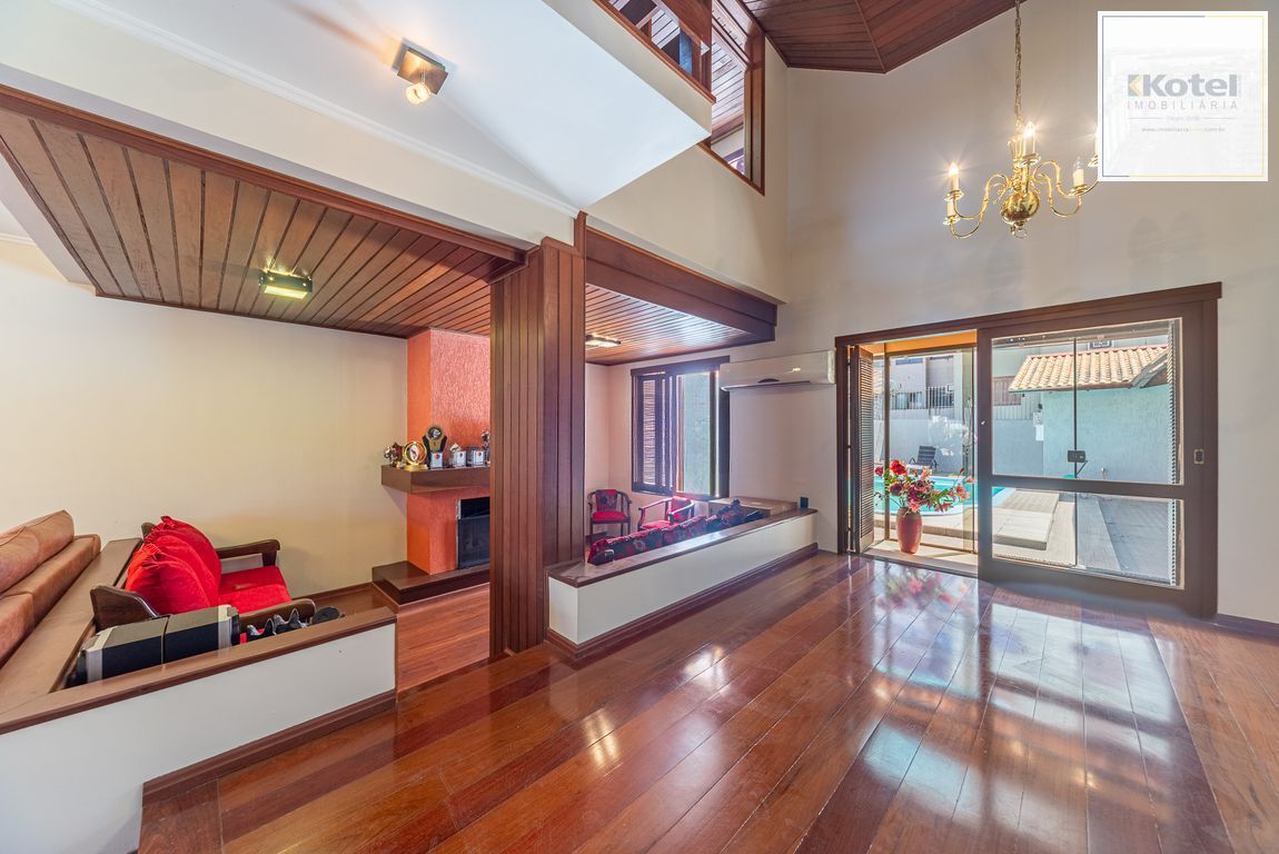 Casa com 4 quartos, piscina, vaga, churrasqueira e Sacada no bairro Jardim Itu