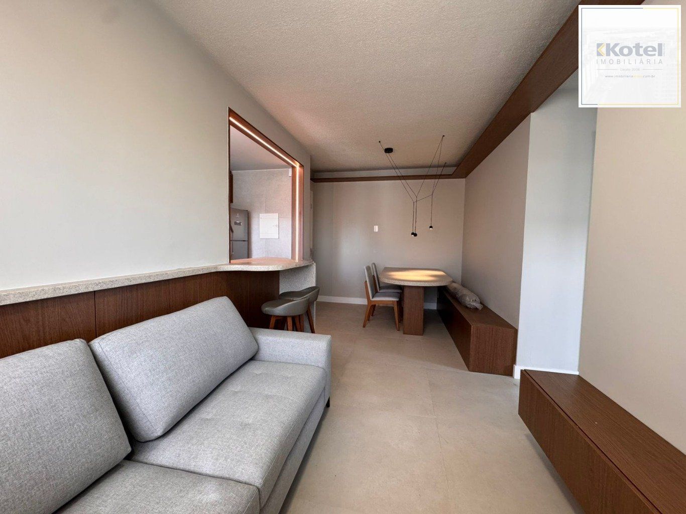 Apartamento de 2 dormitórios, elevador e 1 vaga de garagem em Canoas.