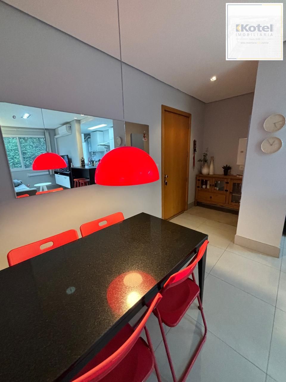 Apartamento de 2 dormitórios, elevador e 2 vagas no bairro Partenon — foto 5