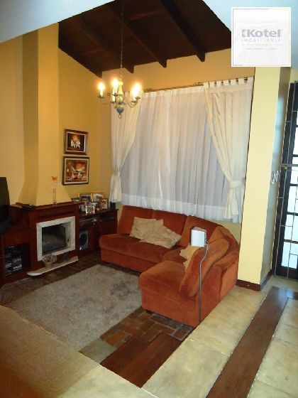 Casa com 3 quartos, 3 banheiros, churrasqueira no bairro Jardim São Pedro. — foto 4