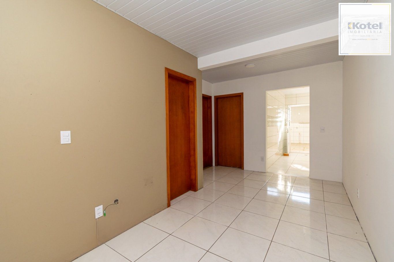 Casa de 2 dormitórios e 2 vagas de garagem em Cachoeirinha.