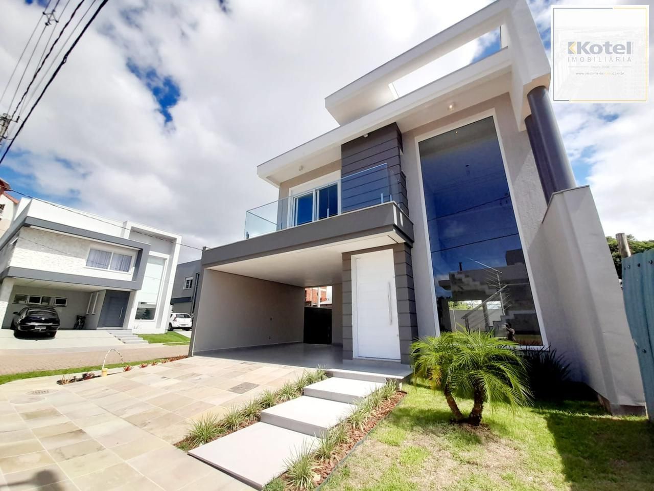 Casa em condomínio Las Brisas, 3 suítes e 2 vagas de garagem em Canoas