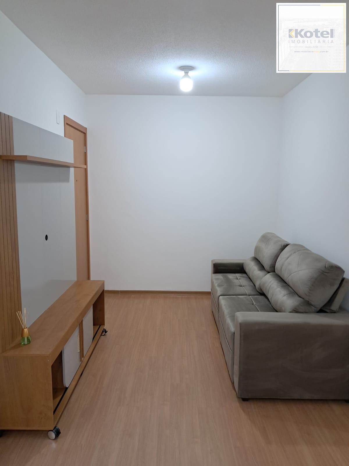 Apartamento com 2 quartos, vaga de garagem e elevador no bairro Estância velha.