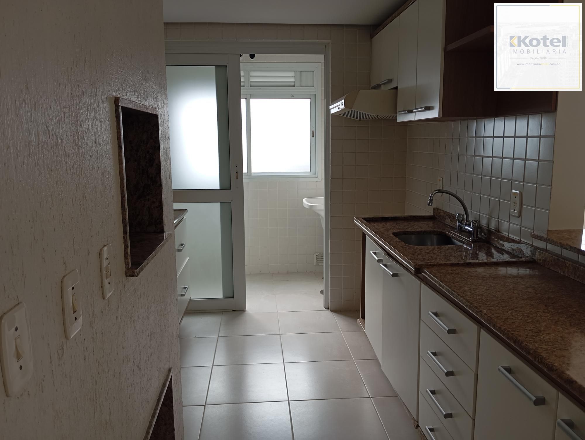Apartamento com 2 Dormitórios, Vaga Dupla e Elevador no Floresta