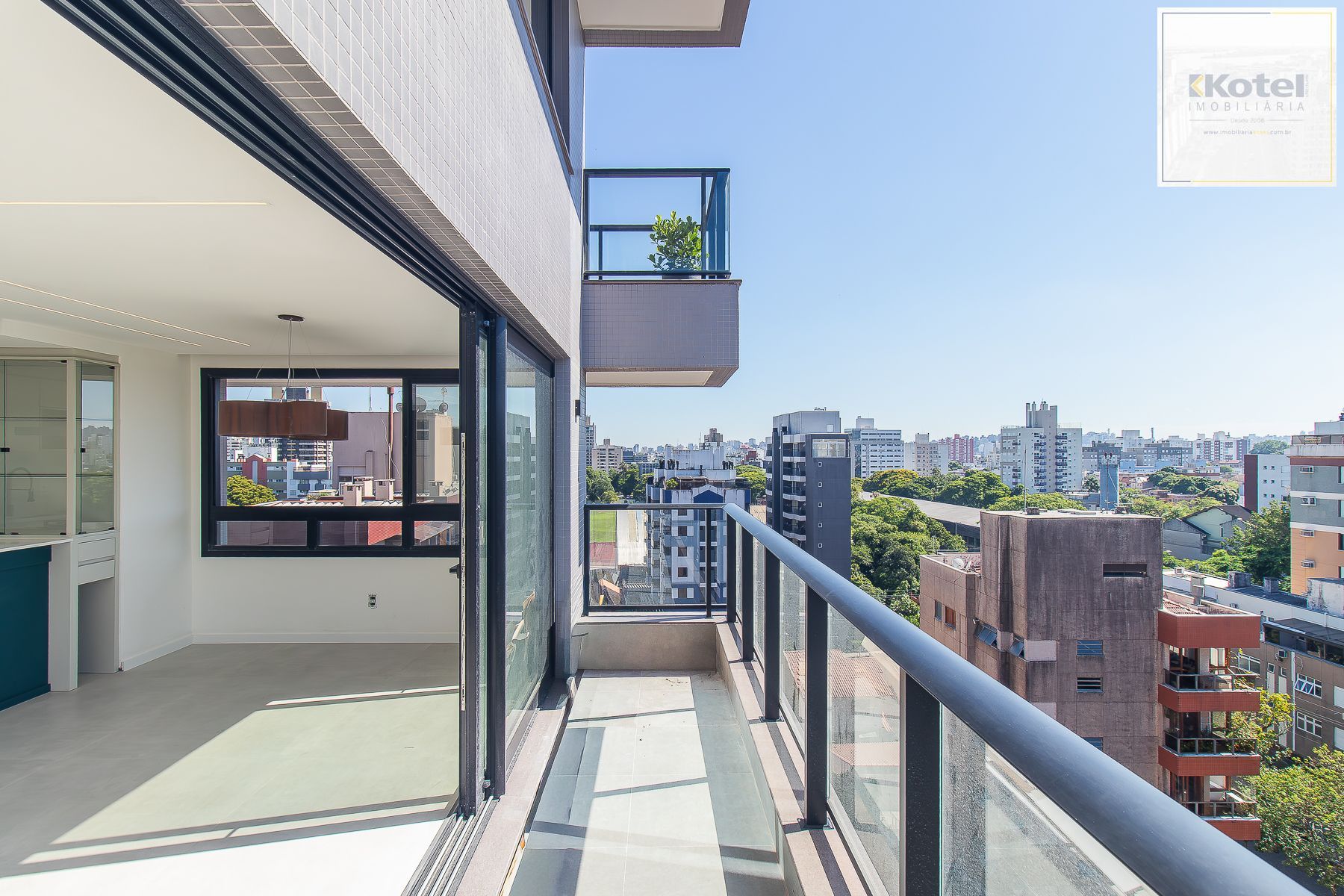 Incrível apartamento mobiliado 2 suítes novo no Menino Deus