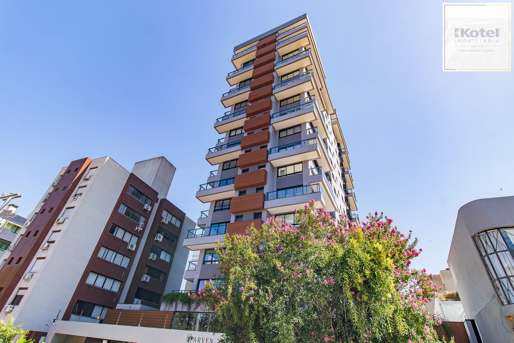 Incrível apartamento mobiliado 2 suítes novo no Menino Deus