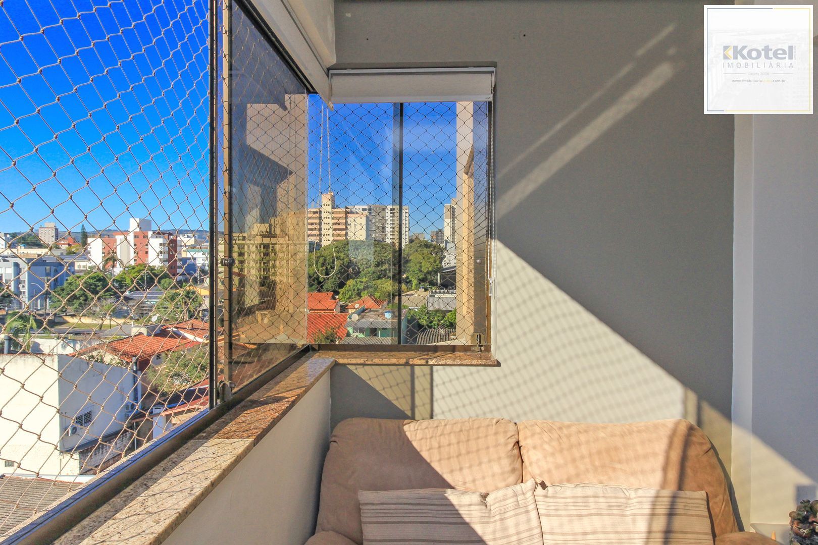 Cobertura à venda com sol nascente, elevador e vaga escriturada