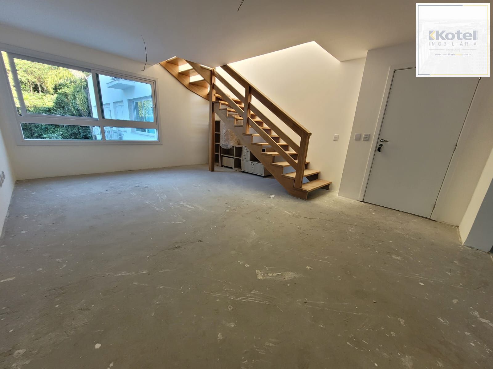 cobertura vista Beira Rio  03 dormitórios com 2 suítes e três vagas individuais